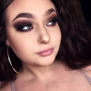 Meet your Posher, Delanie